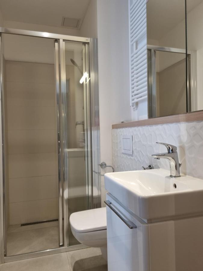 Aparthotel In Warsaw Very Close To The City Center, Free Underground Parking, Wifi, Air Conditioning, Balcony Ngoại thất bức ảnh